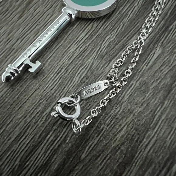 Blue enamel heart key necklace - Picture 7 of 10